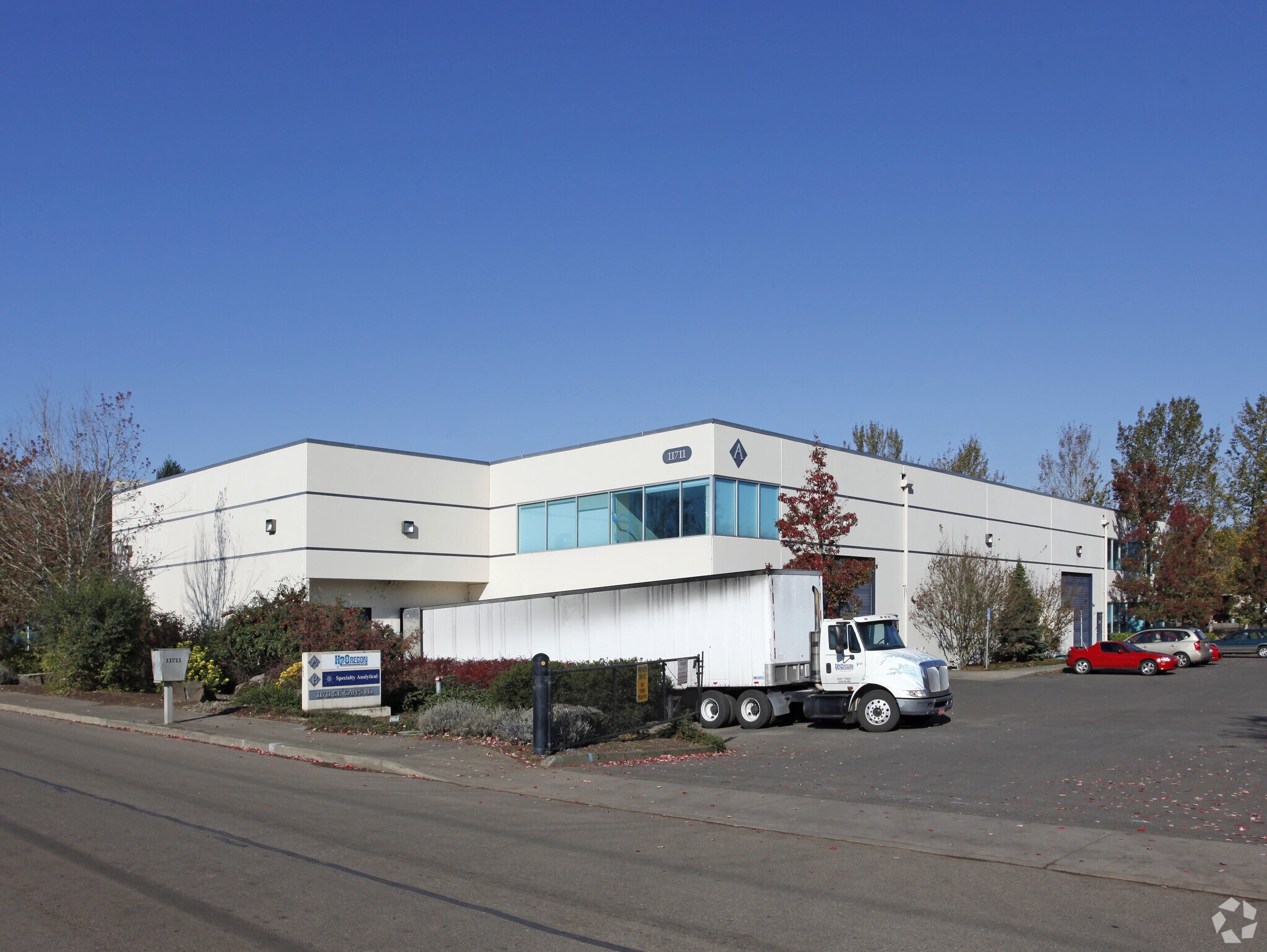 11711 SE Capps Rd, Clackamas, OR for sale Primary Photo- Image 1 of 1