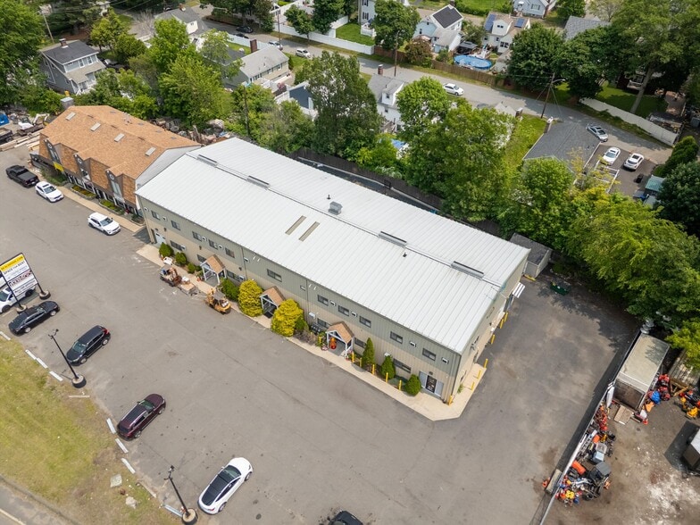 10 Bennett Hwy, Saugus, MA for lease - Building Photo - Image 3 of 7