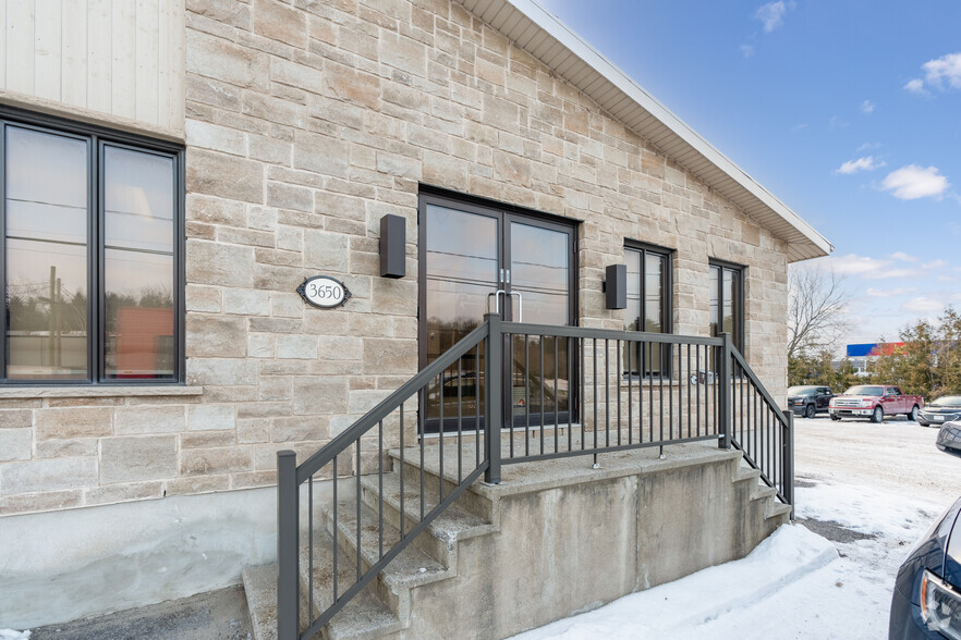 3650 Boul Guillaume Couture, Lévis, QC for sale - Building Photo - Image 3 of 4