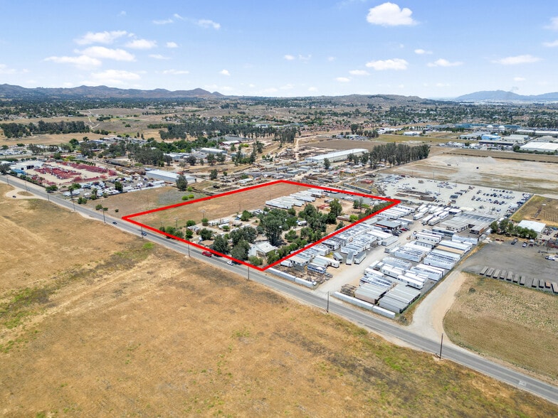 190-220 MAPES RD portfolio of 2 properties for sale on LoopNet.com - Building Photo - Image 3 of 10