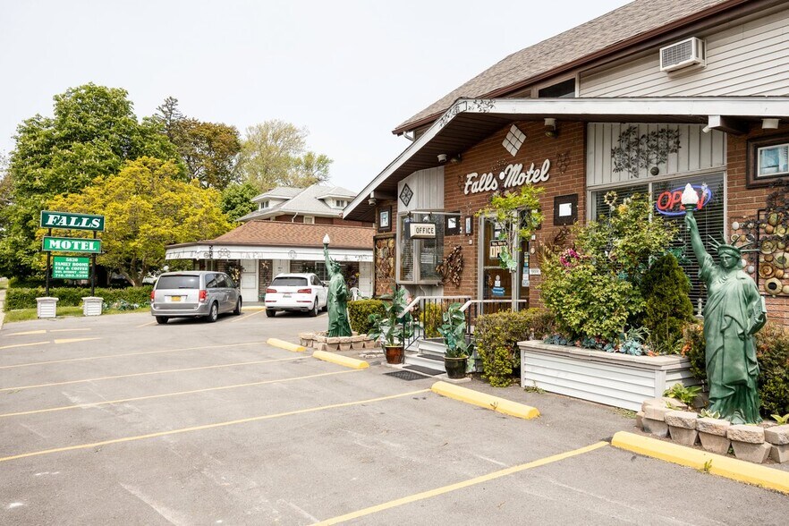 5820 Buffalo Ave, Niagara Falls, NY for sale - Primary Photo - Image 1 of 1