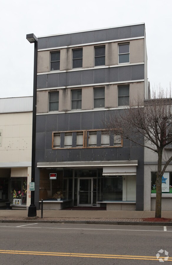 54 Washington Ave, Endicott, NY 13760