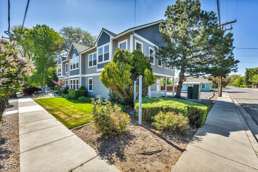 415 W Sophia St, Carson City, NV for lease - Building Photo - Image 2 of 17