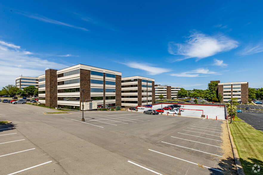 410 Rouser Rd, Coraopolis, PA for lease - Building Photo - Image 1 of 14