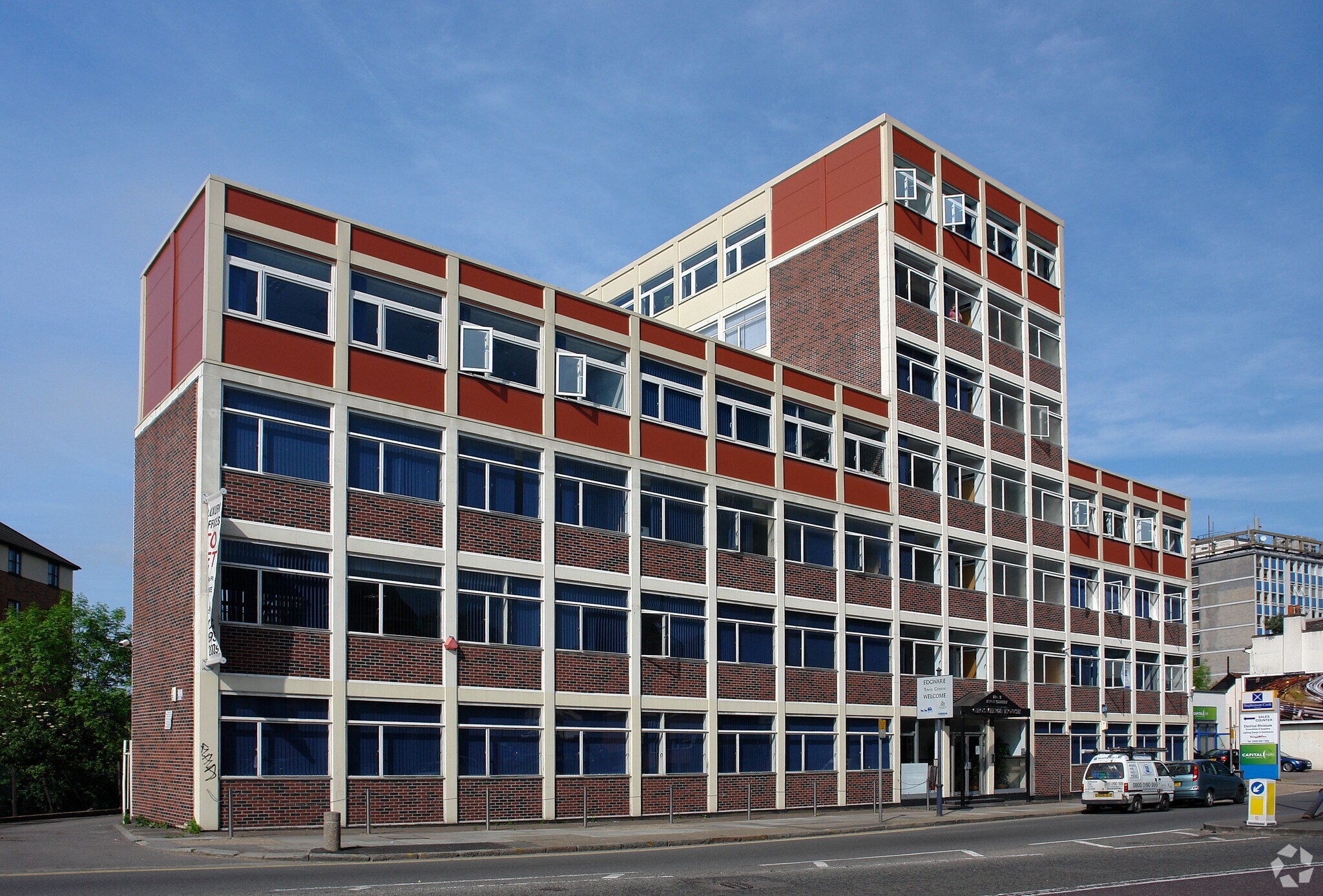 1 High St, Edgware for lease Primary Photo- Image 1 of 4