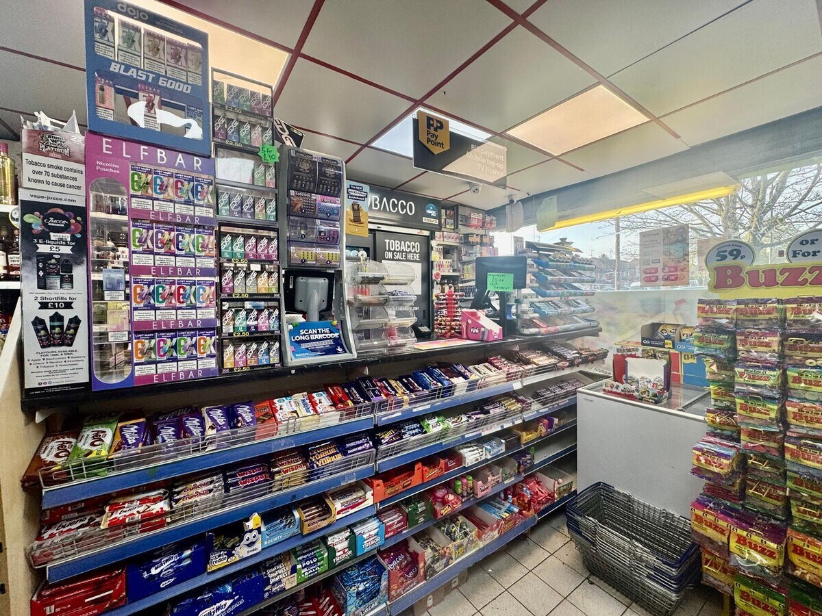 1-6 Ashwell Parade, Luton, BDF LU3 3AZ - Unit 3 - - Interior Photo - Image 1 of 4