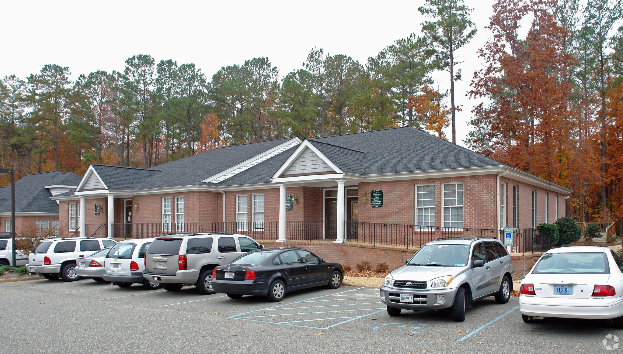 370-372 McLaws Cir, Williamsburg, VA for sale Primary Photo- Image 1 of 1