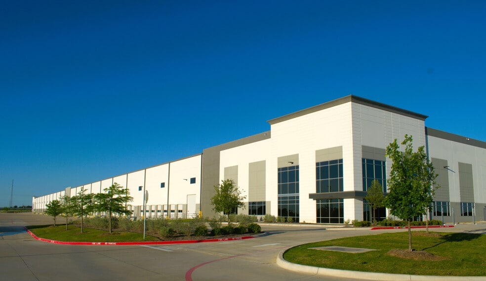 9401 Hemphill St, Fort Worth, TX for lease - Building Photo - Image 1 of 12