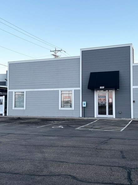 809 Park Ave, Beaver Dam, WI for lease - Building Photo - Image 1 of 19