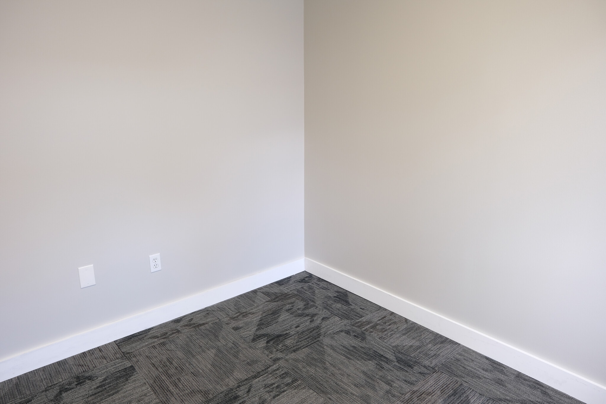 1990 Augusta St, Greenville, SC for lease Interior Photo- Image 1 of 2