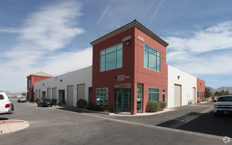 4560 Donovan Way, North Las Vegas, NV for lease - Building Photo - Image 1 of 5