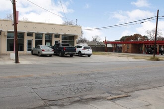 2418-2426 N Zarzamora St, San Antonio, TX for lease Building Photo- Image 2 of 10