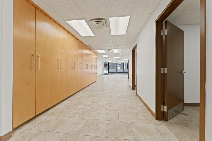 711 Pelissier St, Windsor, ON for lease - Building Photo - Image 2 of 8