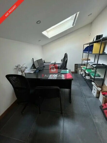 Office in Marignane for lease - Building Photo - Image 3 of 12