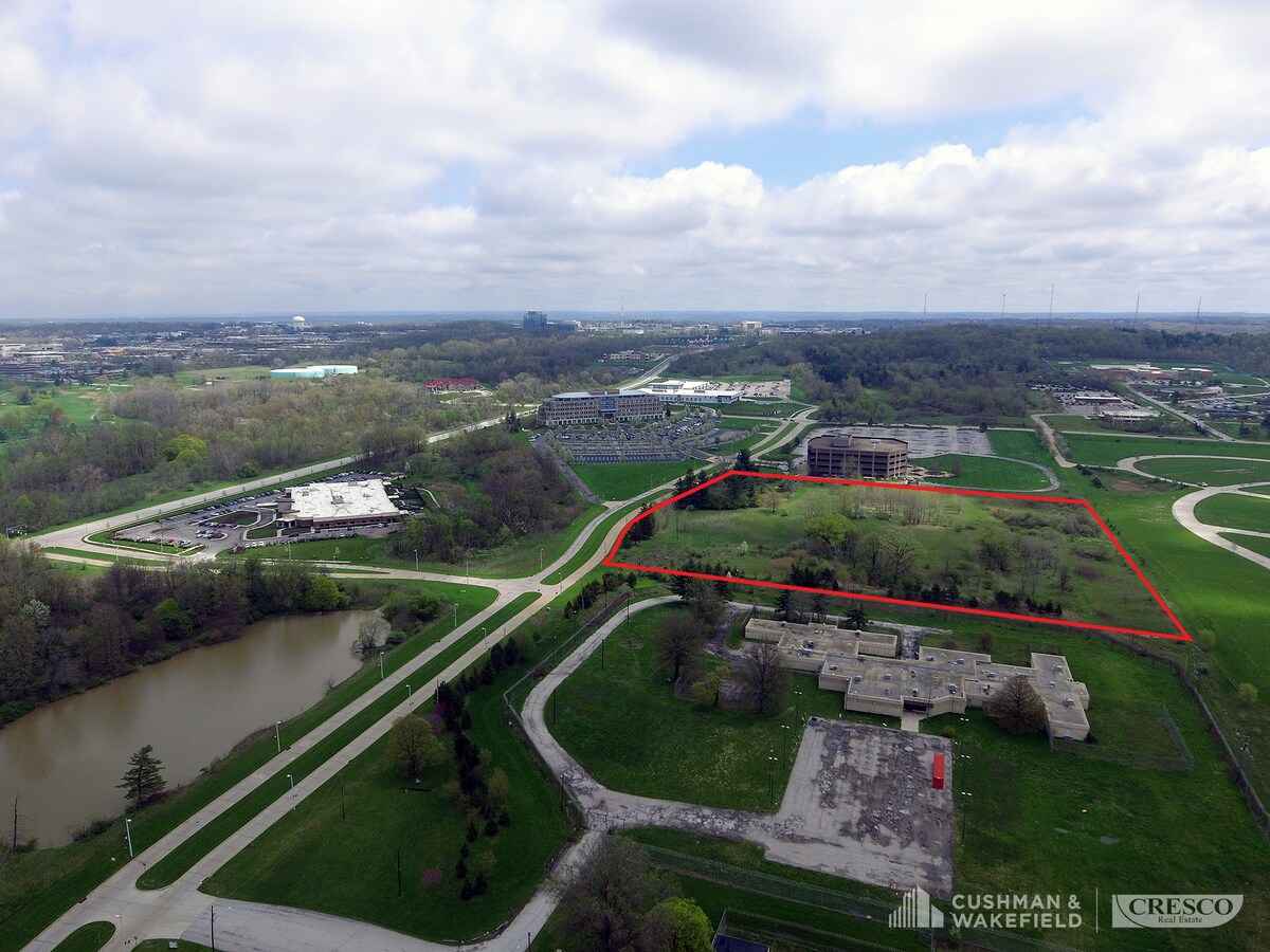 Millcreek Blvd, Highland Hills, OH 44122