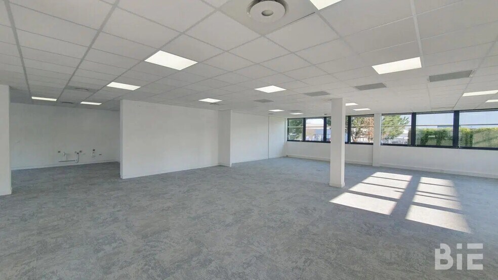 Office in Pessac for lease - Interior Photo - Image 3 of 15
