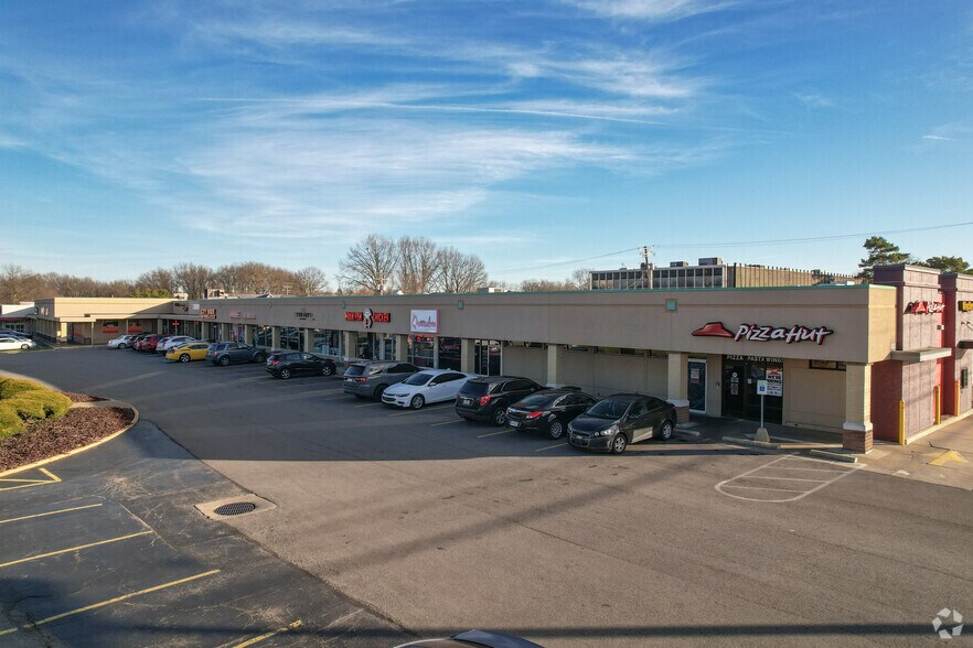 667-669 Gypsy Ln, Youngstown, OH for lease - Building Photo - Image 2 of 4