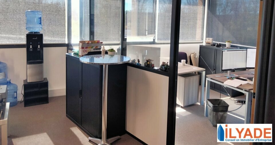 Office in Châteauneuf-le-Rouge for sale Interior Photo- Image 1 of 4