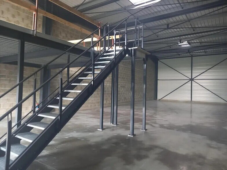 Flex in Bretteville-sur-Odon for sale - Building Photo - Image 2 of 8