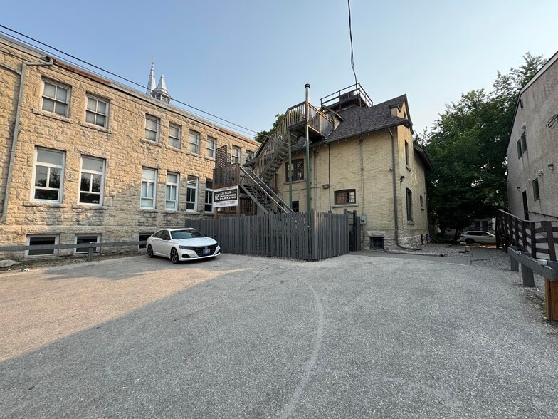 111 Pulford St, Winnipeg, MB for sale - Building Photo - Image 2 of 6