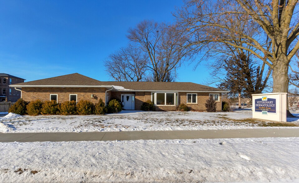 6510 Merle Hay Rd, Johnston, IA for sale - Building Photo - Image 1 of 1
