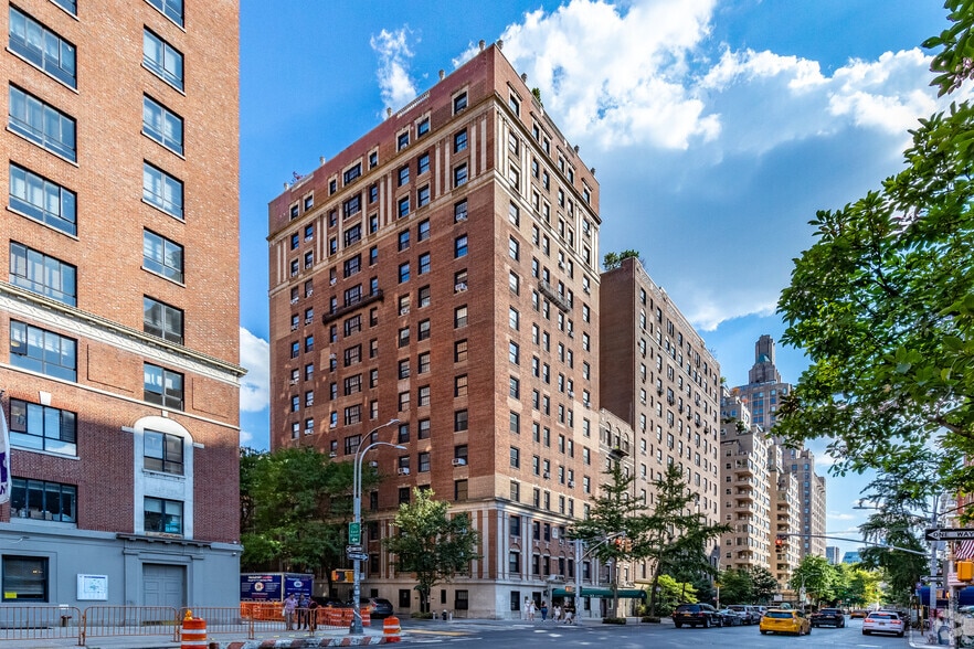 33 Fifth Ave, New York, NY for lease - Building Photo - Image 2 of 4
