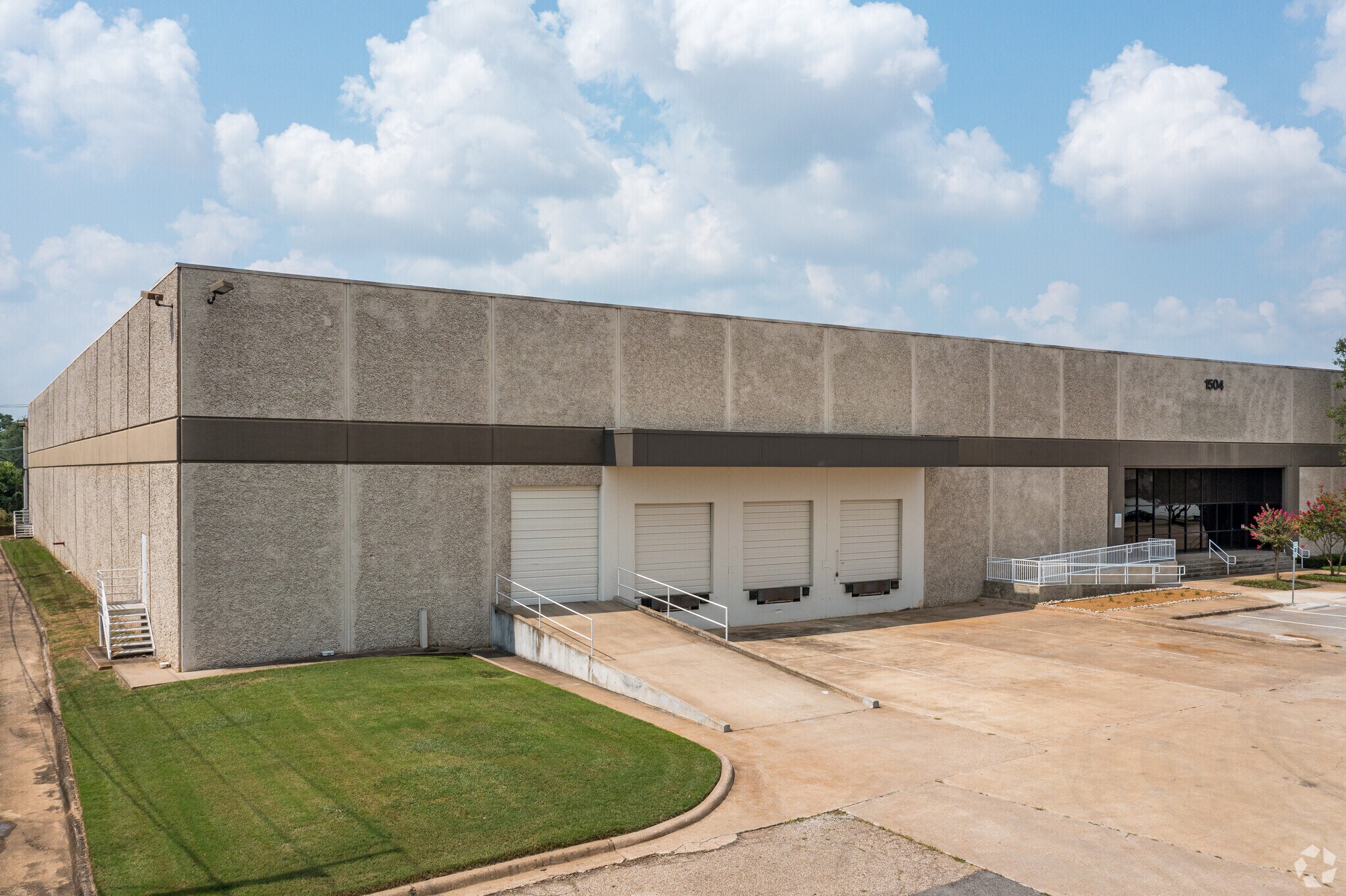 1502-1504 W Carrier Pky, Grand Prairie, TX for sale Primary Photo- Image 1 of 1