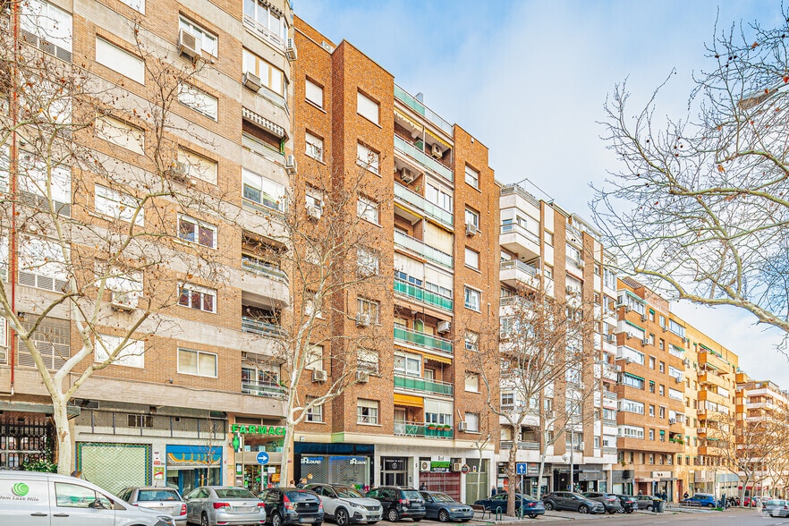 Multifamily in Madrid, Madrid for sale - Primary Photo - Image 1 of 2
