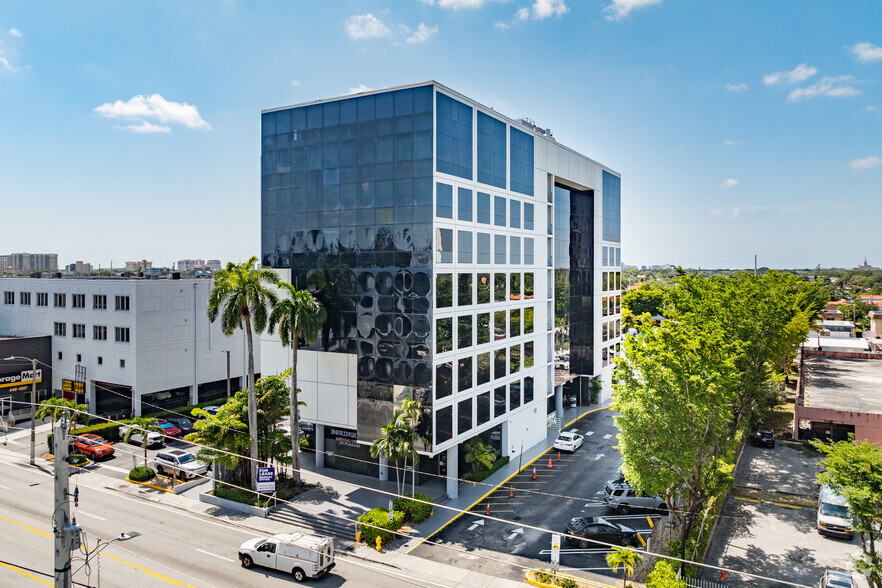 5040 NW 7th St, Miami, FL for lease - Building Photo - Image 1 of 8