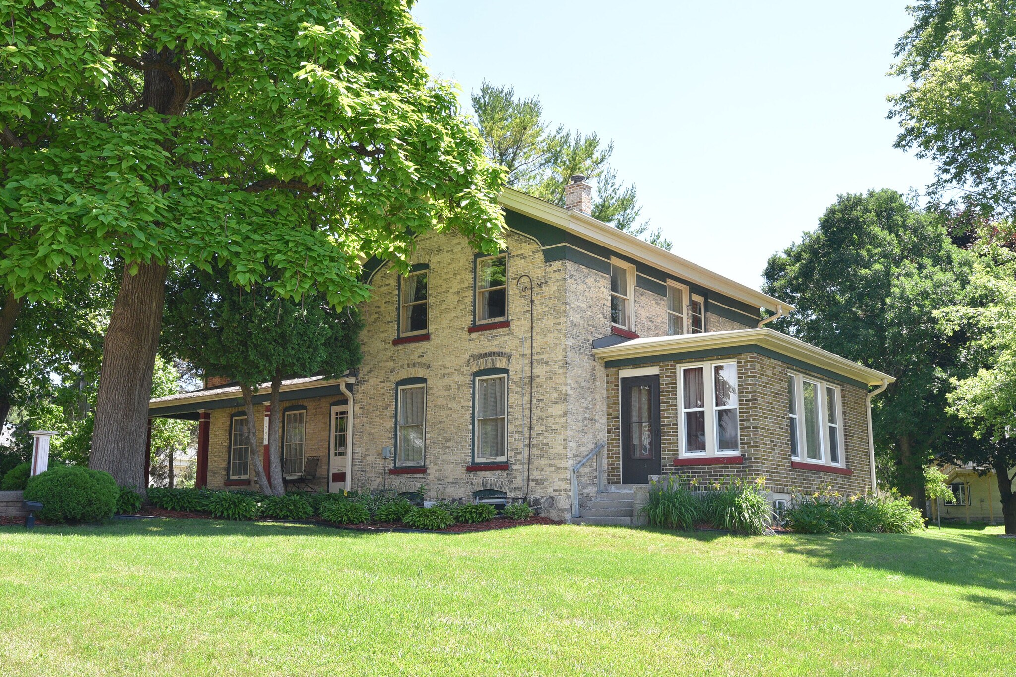 1797 Barton Ave, West Bend, WI for sale Primary Photo- Image 1 of 1