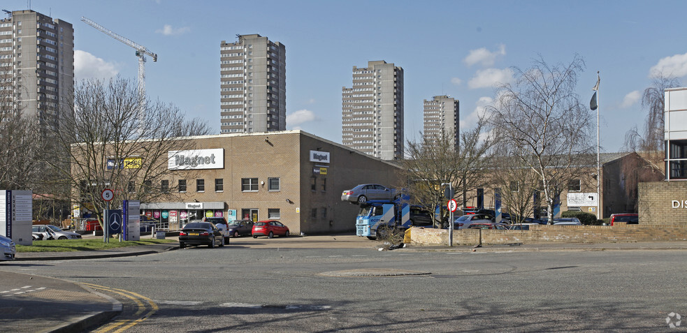 Lionel Rd, Brentford for lease - Primary Photo - Image 1 of 2