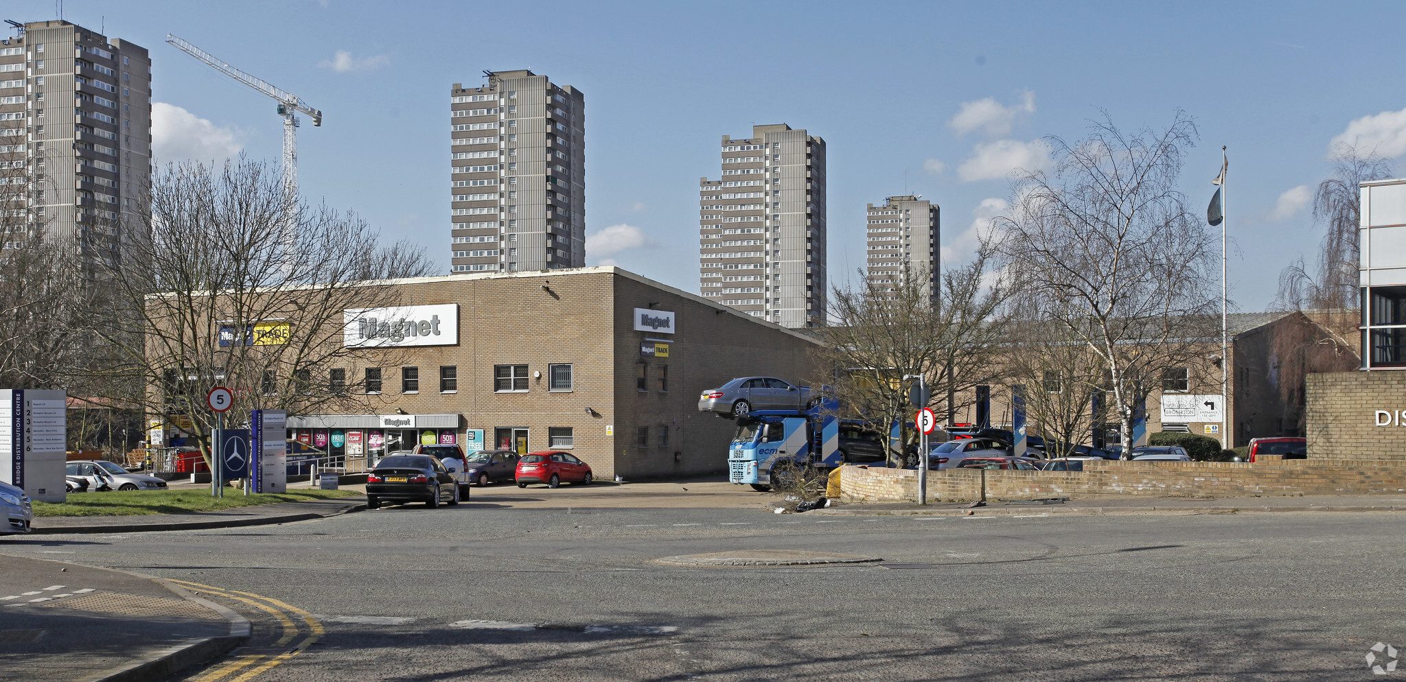 Lionel Rd, Brentford for lease Primary Photo- Image 1 of 3