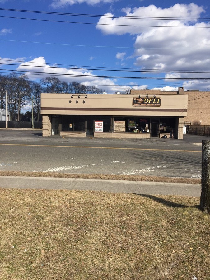 1031 Waverly Ave, Holtsville, NY 11742