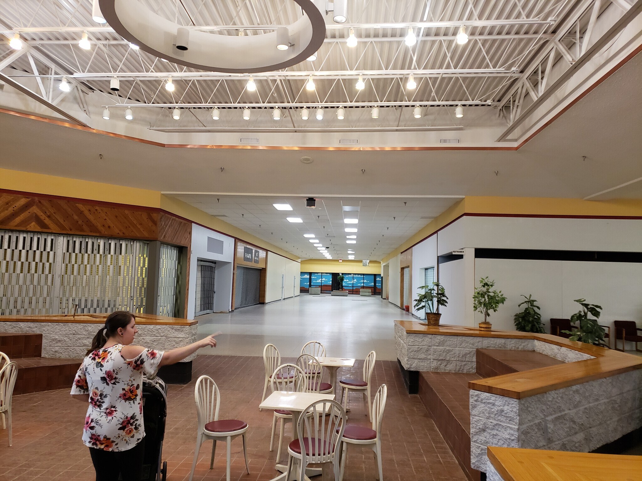 990 W 41st St, Hibbing, MN 55746 Irongate Plaza