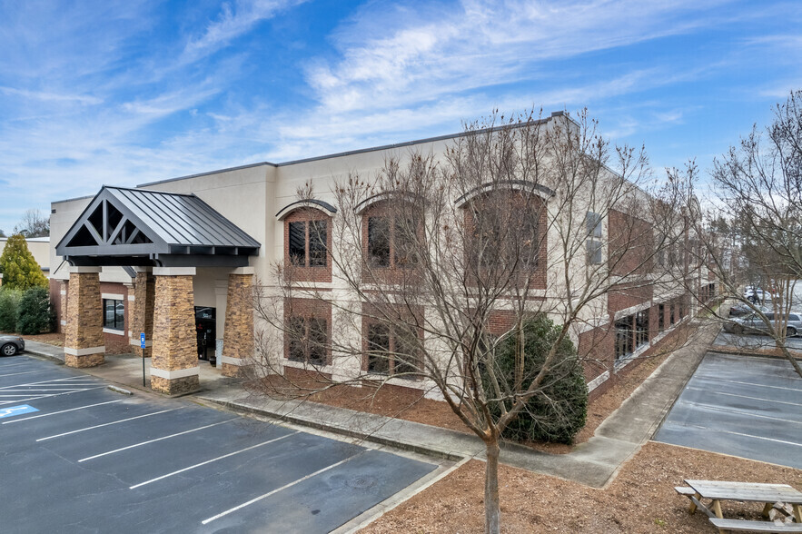 215 Hembree Park Dr, Roswell, GA for lease - Building Photo - Image 1 of 5