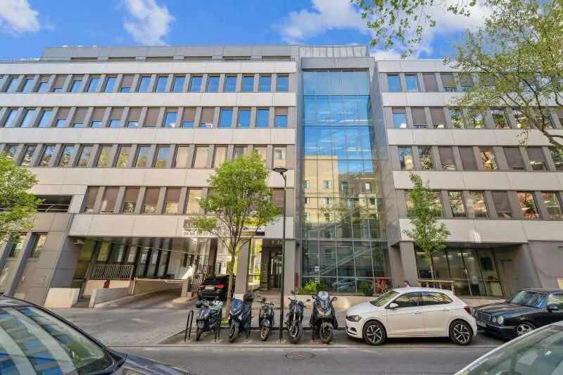 Office in Clichy for lease - Building Photo - Image 1 of 6
