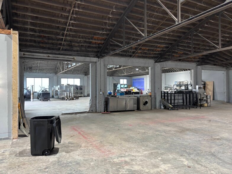 9101 N Western Ave, Oklahoma City, OK for lease - Building Photo - Image 2 of 21