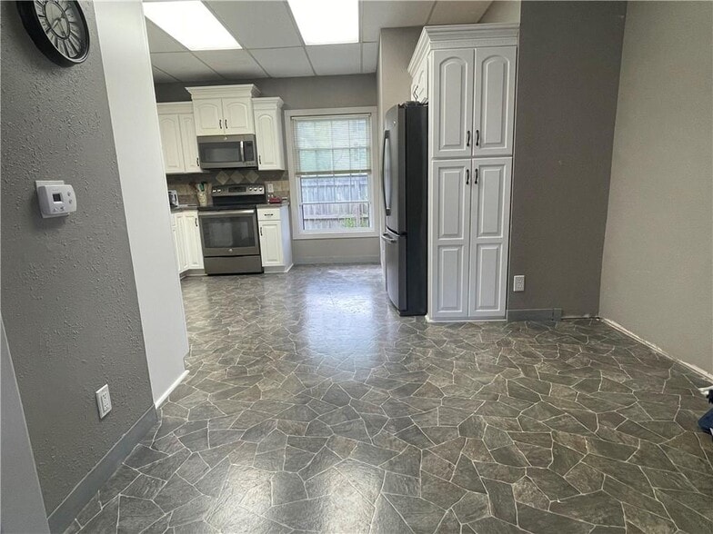 605 Baptiste Dr, Paola, KS for sale - Building Photo - Image 2 of 3