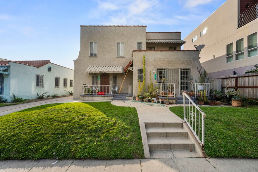 833 N Ridgewood Pl, Los Angeles, CA for sale - Building Photo - Image 1 of 1