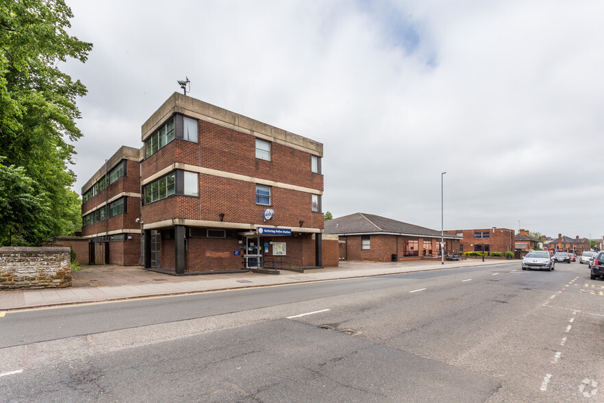 London Rd, Kettering for sale - Building Photo - Image 1 of 6