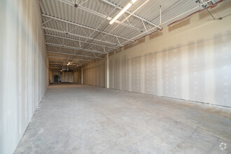 4302-4442 E New York St, Aurora, IL for lease Interior Photo- Image 1 of 4