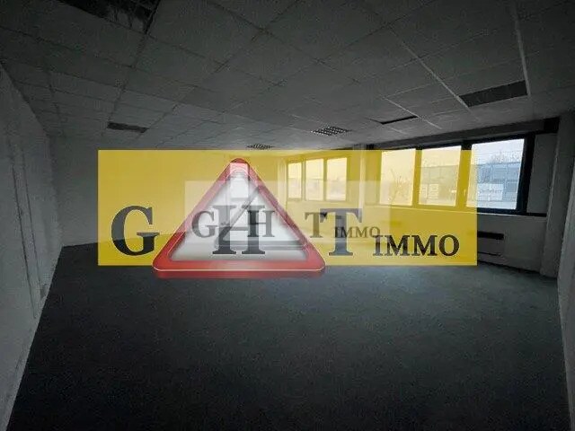 Office in Neuilly-sur-Marne for lease - Interior Photo - Image 2 of 3