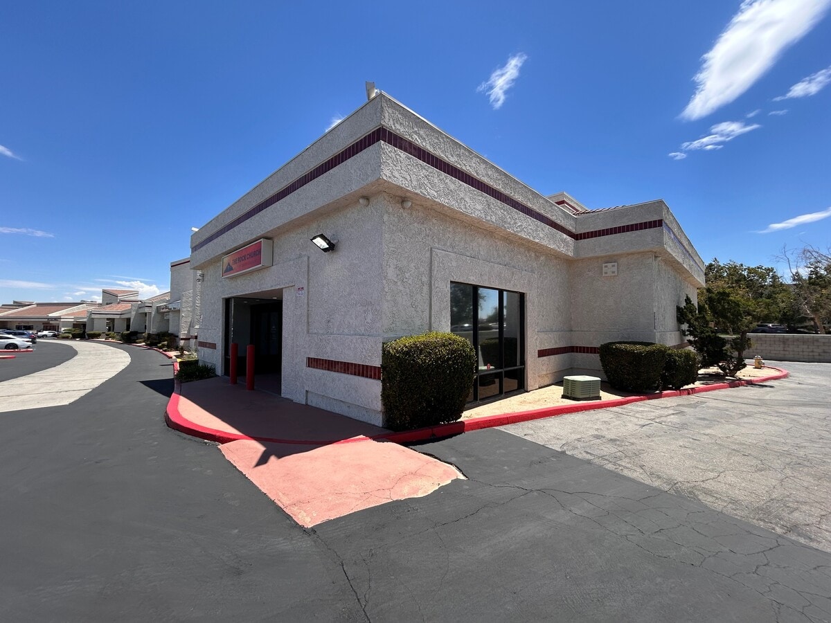 15403-15447 Anacapa Rd, Victorville, CA 92392 - Unit 15403&405 -  - Interior Photo - Image 2 of 5