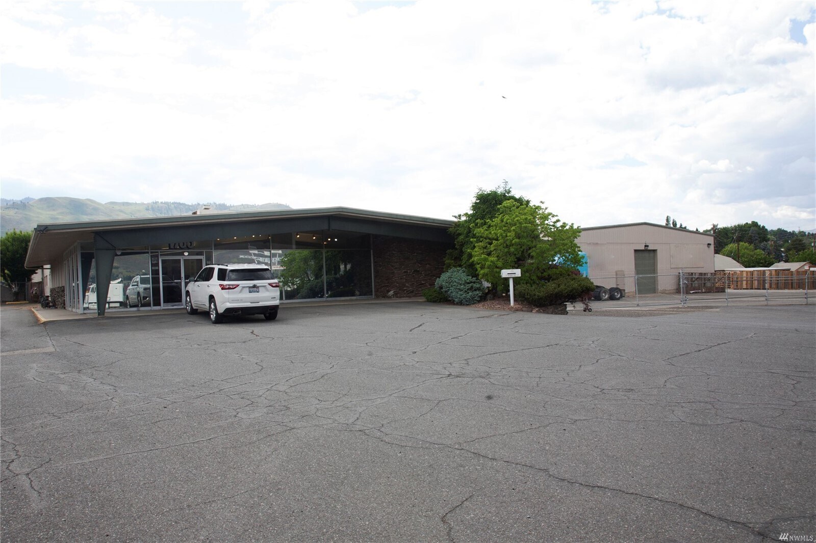 1700 N Wenatchee Ave, Wenatchee, WA for sale Primary Photo- Image 1 of 1