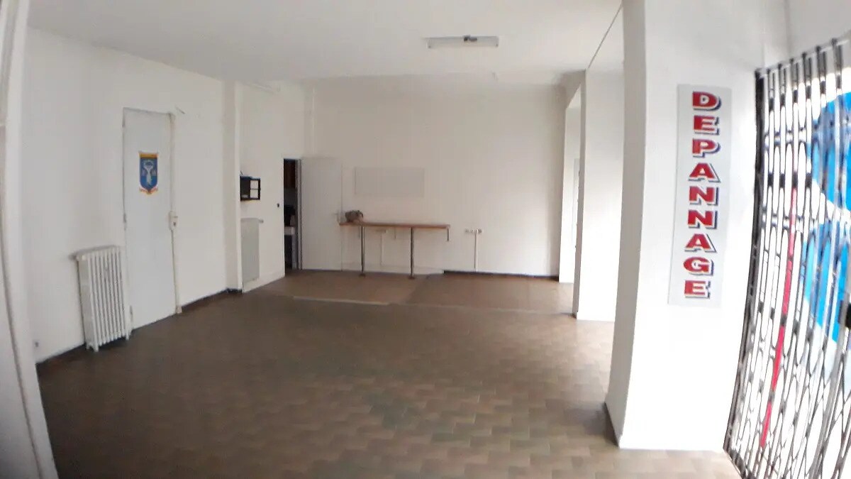 Retail in Nice for lease Interior Photo- Image 1 of 5