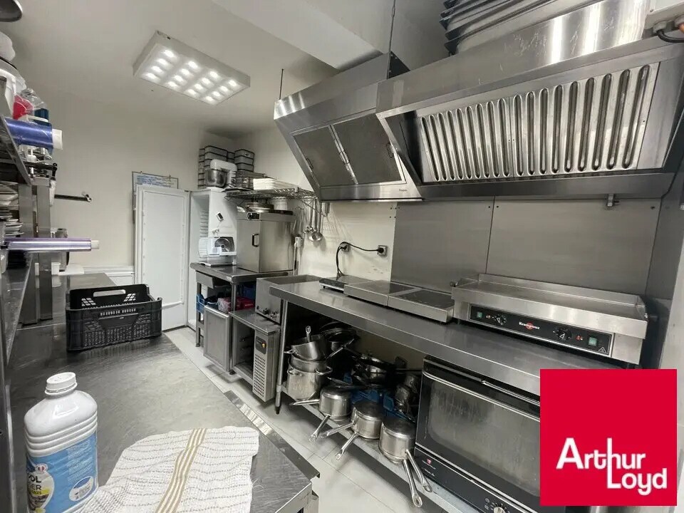 Retail in Reims for lease Building Photo- Image 1 of 8