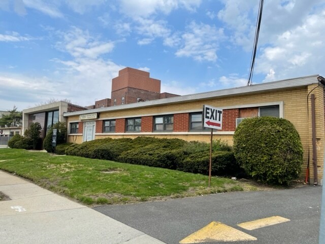 294 W Merrick Rd, Freeport, NY for lease Building Photo- Image 1 of 15