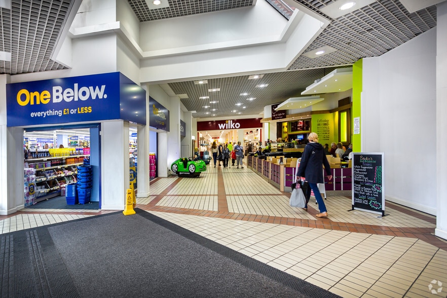 Market St, Crewe for lease - Interior Photo - Image 2 of 5