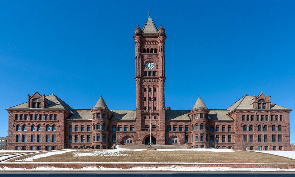 215 N 1st Ave E, Duluth, MN for sale - Primary Photo - Image 1 of 1