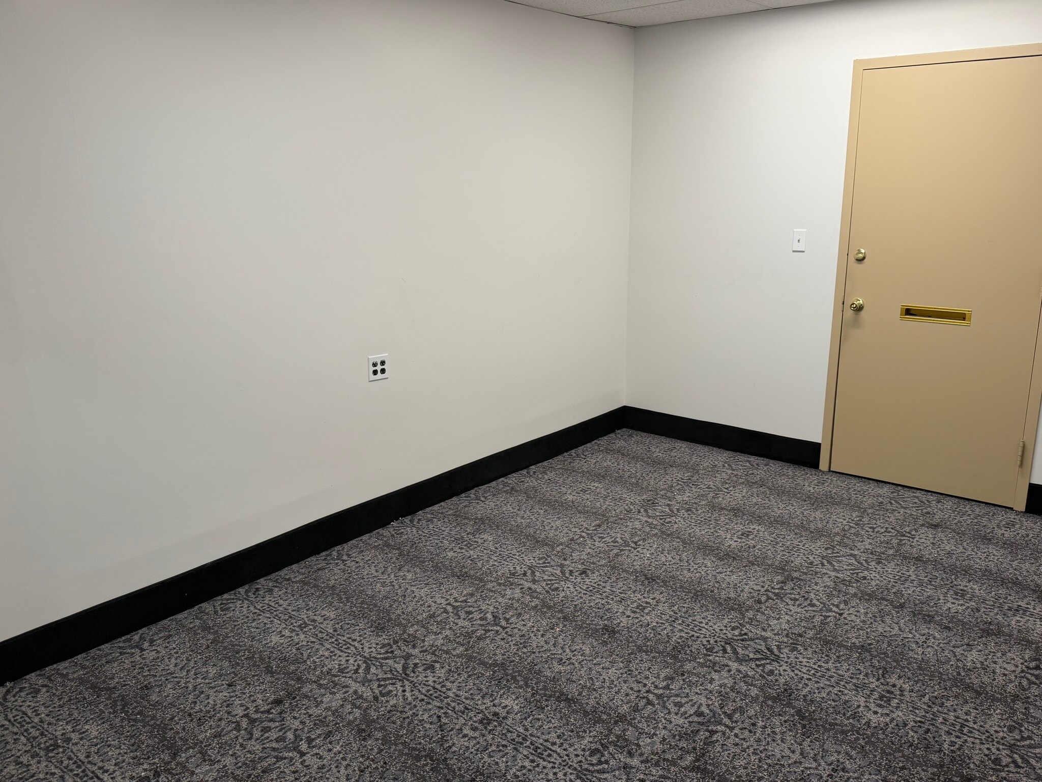 33-43 Great Neck Rd, Great Neck, NY for lease Interior Photo- Image 1 of 6